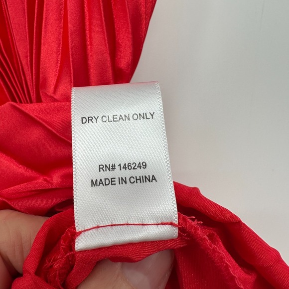 Aakaa Maxi Skirt Size Medium Accordion Pleats Red Satin Long Length Romantic - Picture 11 of 12